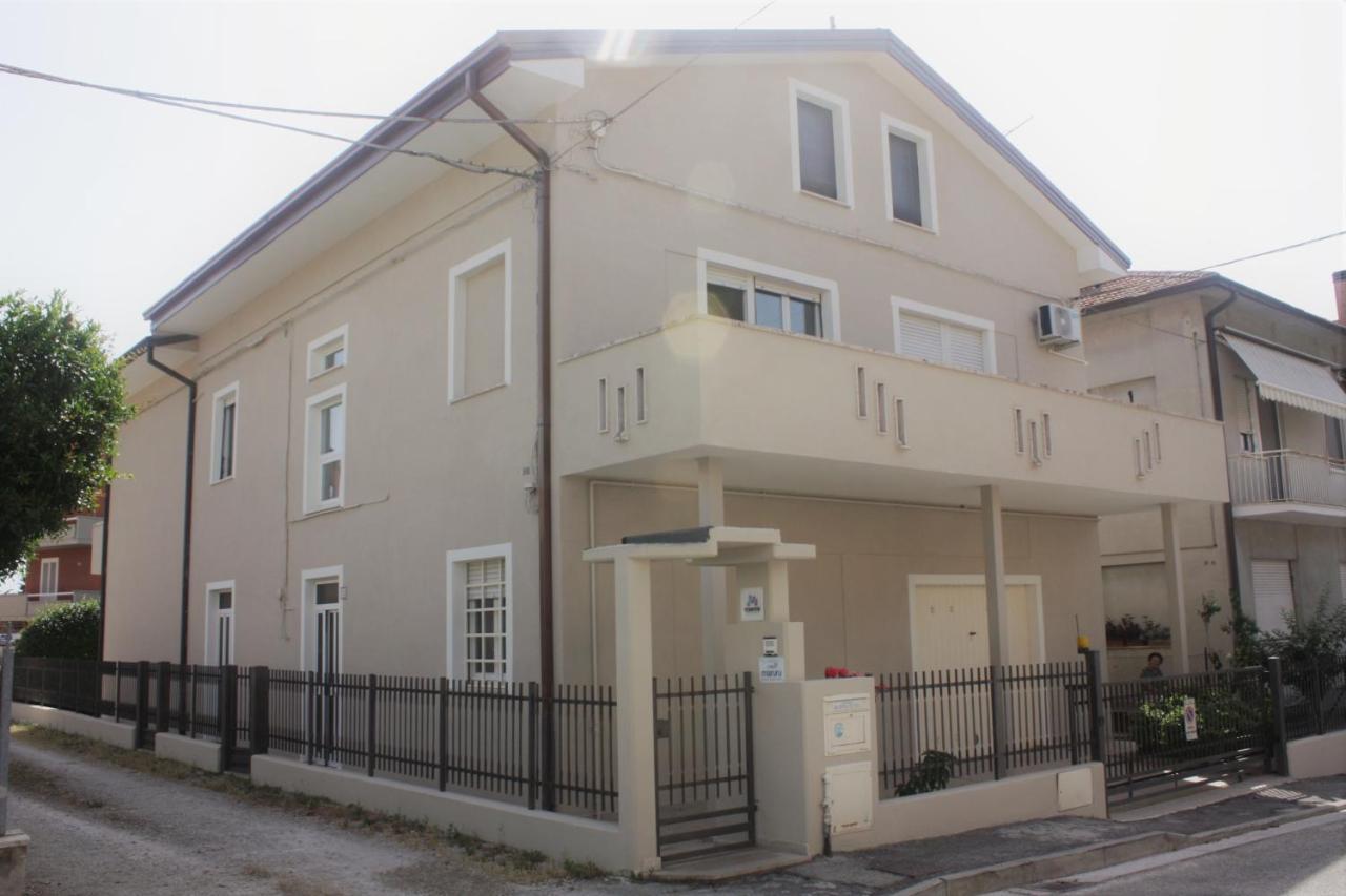 Maruru B & B Dell'Arte Чивитанова-Марке Экстерьер фото